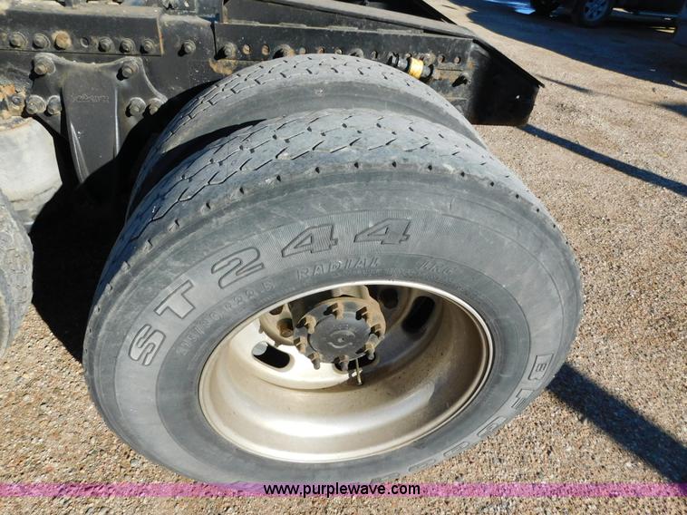 image for item J6842 2004 Freightliner Century Class ST120 semi truck