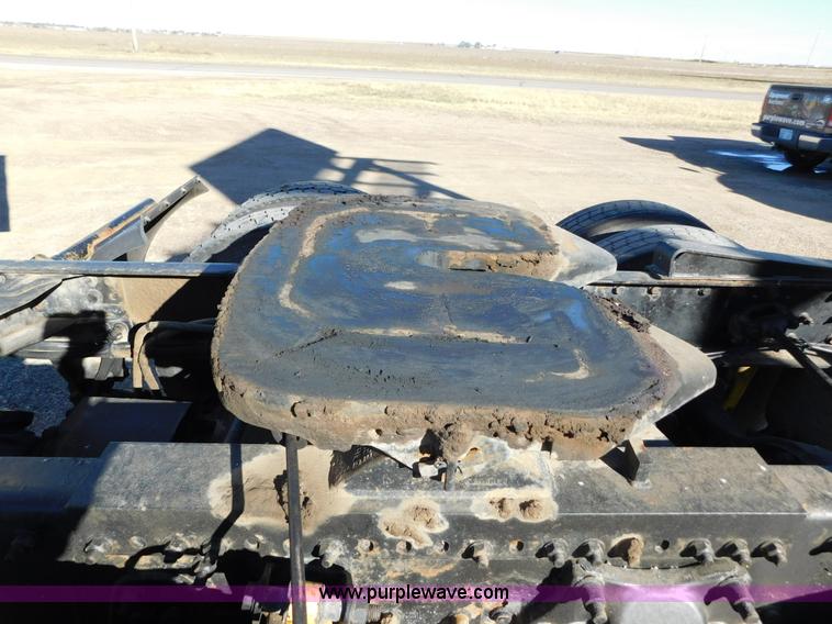 image for item J6842 2004 Freightliner Century Class ST120 semi truck