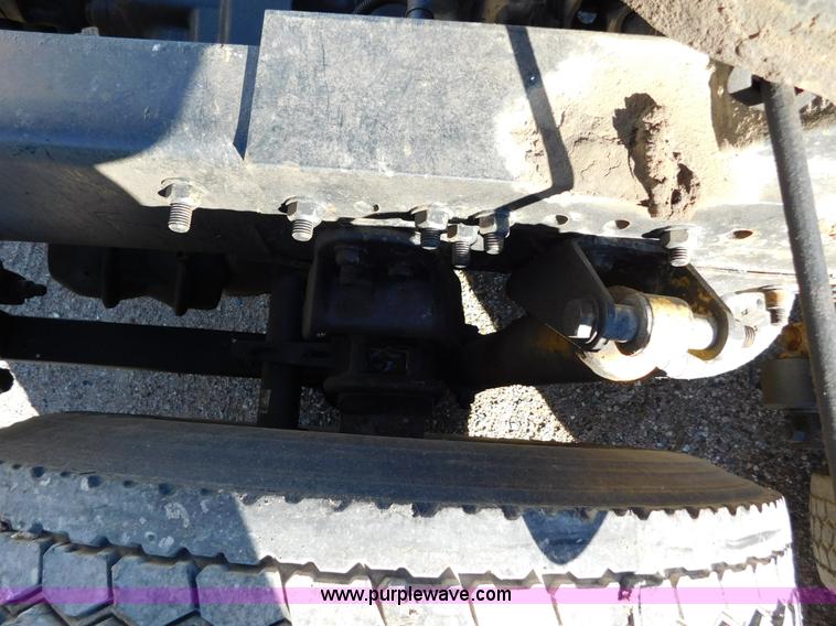 image for item J6842 2004 Freightliner Century Class ST120 semi truck