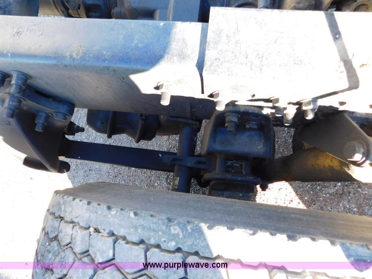 image for item J6842 2004 Freightliner Century Class ST120 semi truck