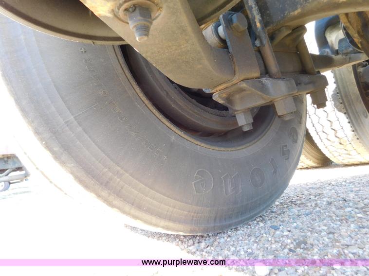 image for item J6842 2004 Freightliner Century Class ST120 semi truck