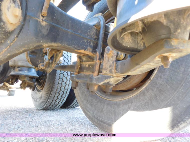 image for item J6842 2004 Freightliner Century Class ST120 semi truck