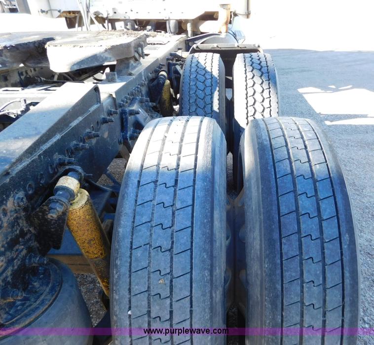 image for item J6842 2004 Freightliner Century Class ST120 semi truck