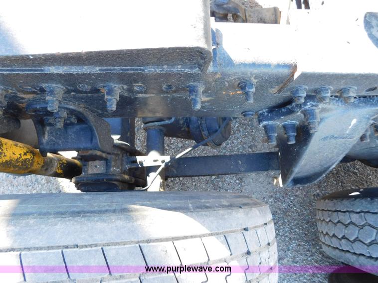 image for item J6842 2004 Freightliner Century Class ST120 semi truck