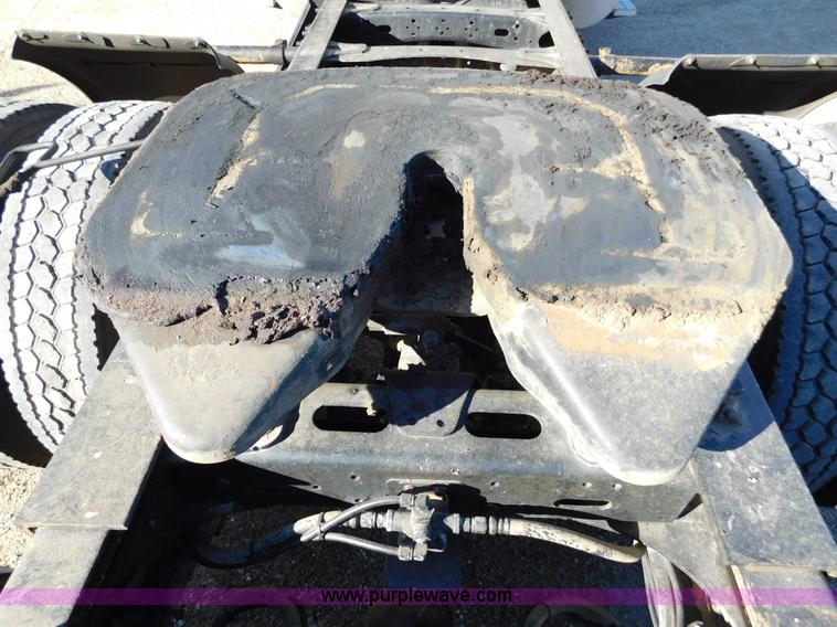 image for item J6842 2004 Freightliner Century Class ST120 semi truck