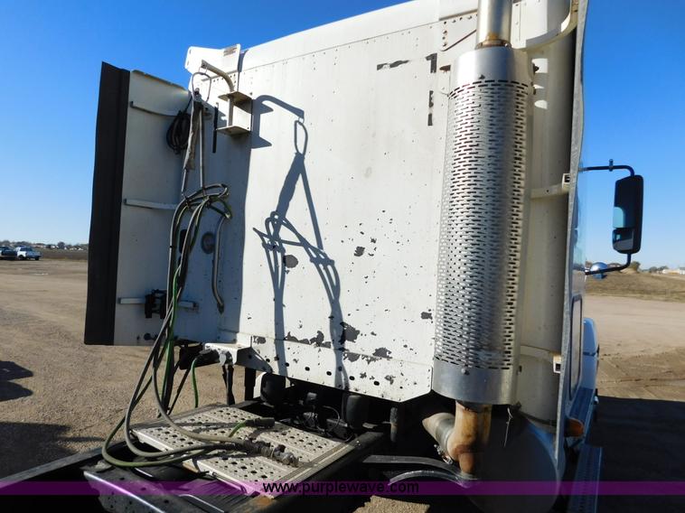 image for item J6842 2004 Freightliner Century Class ST120 semi truck