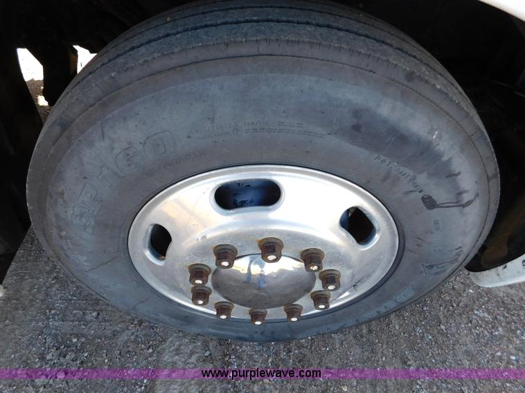 image for item J6842 2004 Freightliner Century Class ST120 semi truck