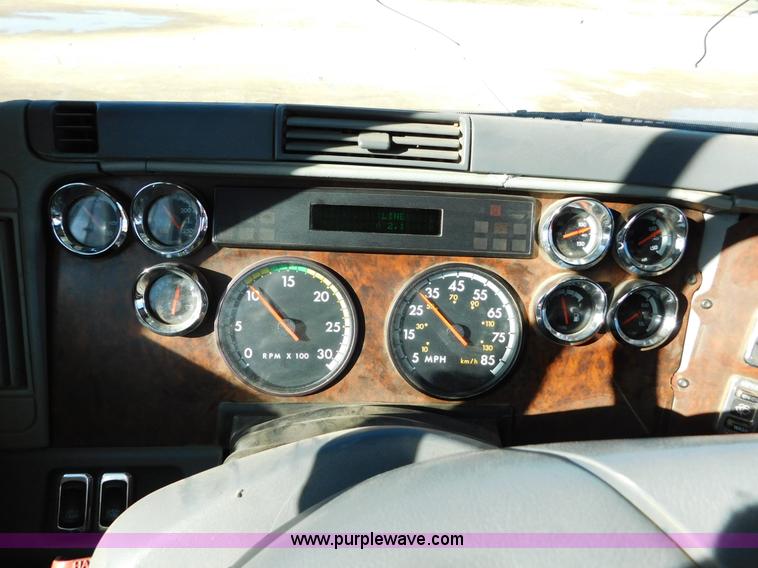 image for item J6842 2004 Freightliner Century Class ST120 semi truck