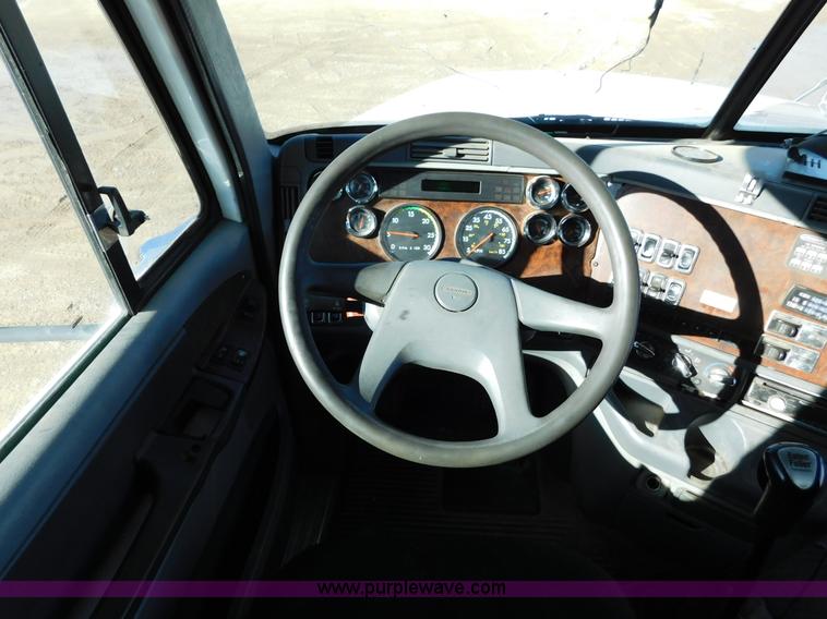 image for item J6842 2004 Freightliner Century Class ST120 semi truck