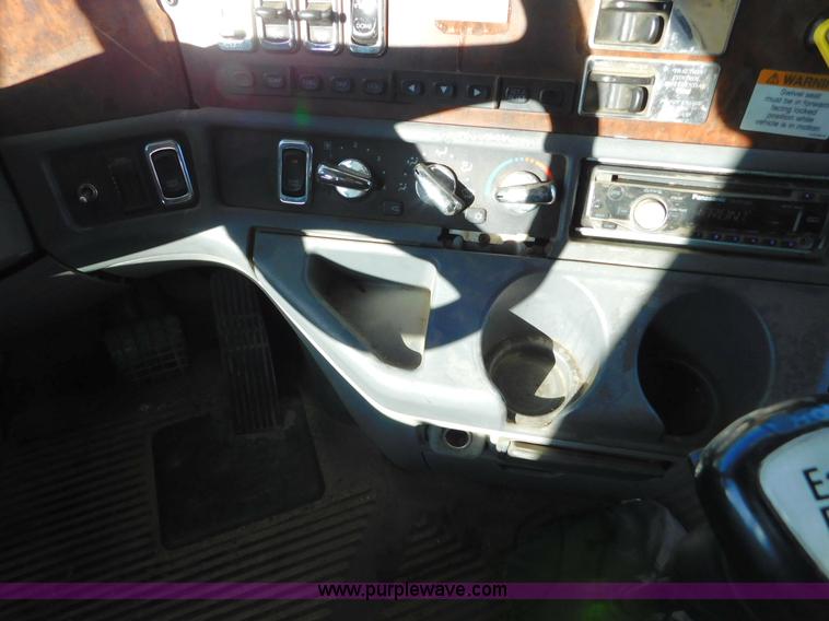 image for item J6842 2004 Freightliner Century Class ST120 semi truck