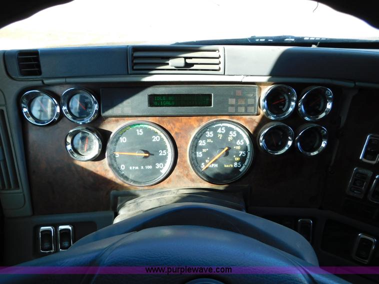 image for item J6842 2004 Freightliner Century Class ST120 semi truck