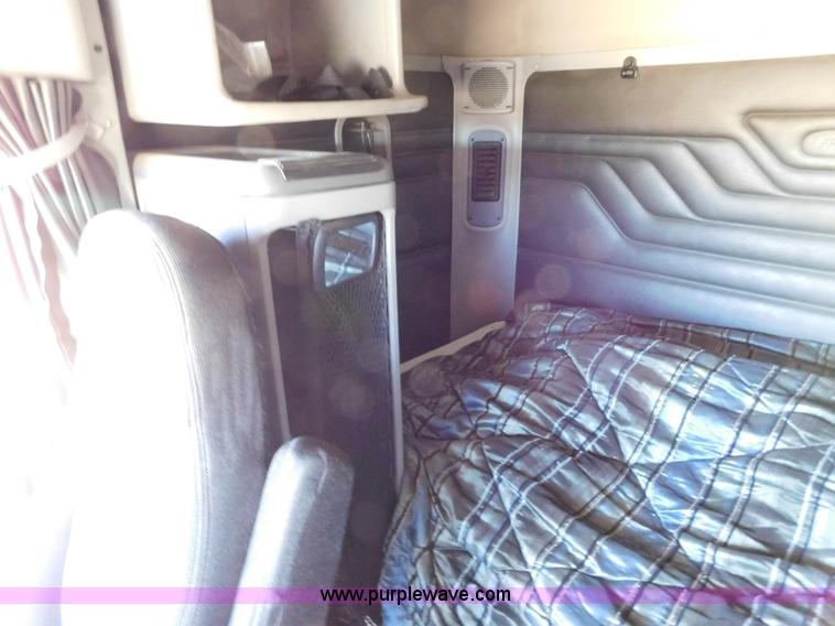 image for item J6842 2004 Freightliner Century Class ST120 semi truck