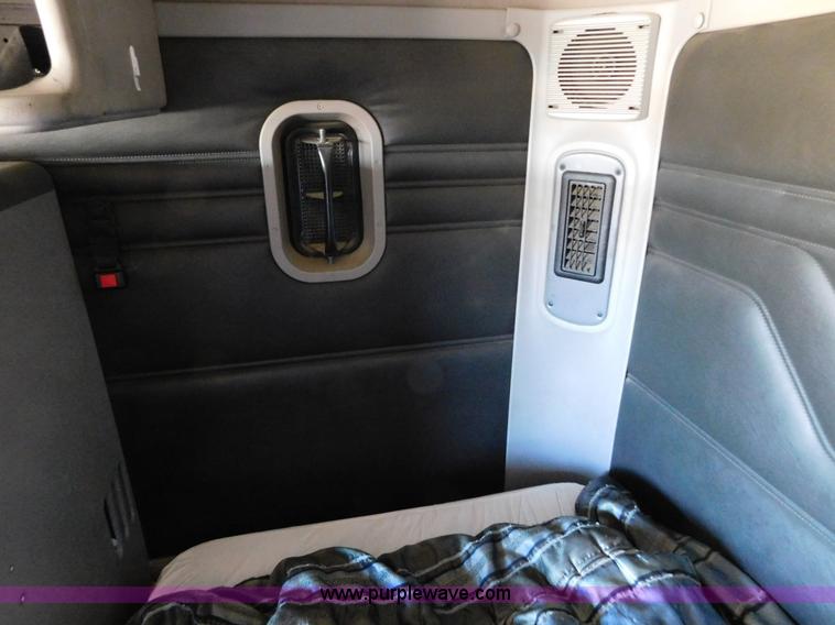 image for item J6842 2004 Freightliner Century Class ST120 semi truck