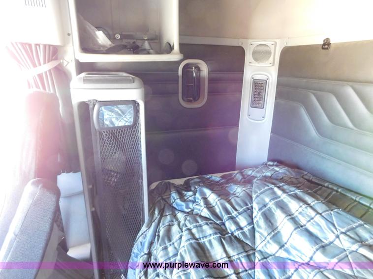 image for item J6842 2004 Freightliner Century Class ST120 semi truck