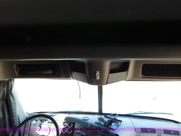 image for item J6842 2004 Freightliner Century Class ST120 semi truck