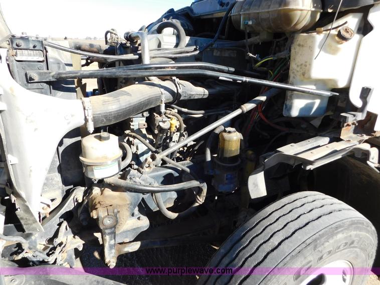 image for item J6842 2004 Freightliner Century Class ST120 semi truck