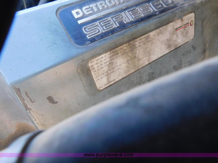 image for item J6842 2004 Freightliner Century Class ST120 semi truck