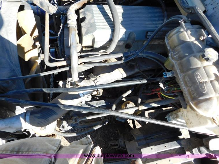 image for item J6842 2004 Freightliner Century Class ST120 semi truck