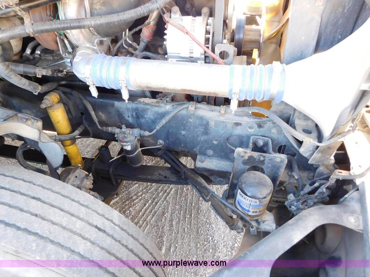 image for item J6842 2004 Freightliner Century Class ST120 semi truck