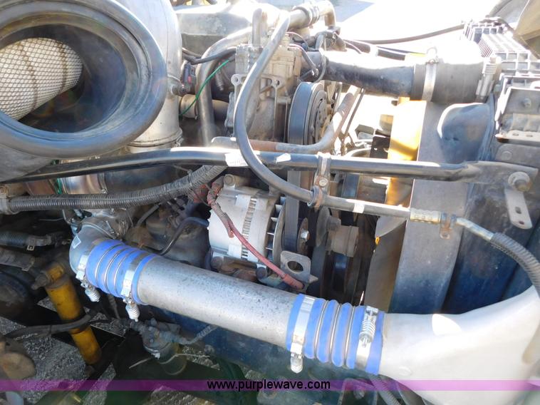 image for item J6842 2004 Freightliner Century Class ST120 semi truck