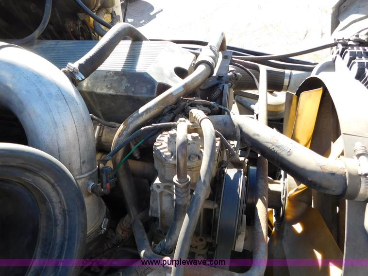 image for item J6842 2004 Freightliner Century Class ST120 semi truck