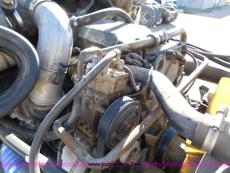 image for item J6842 2004 Freightliner Century Class ST120 semi truck