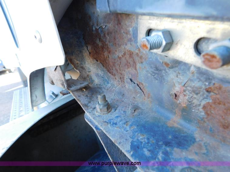 image for item J6842 2004 Freightliner Century Class ST120 semi truck