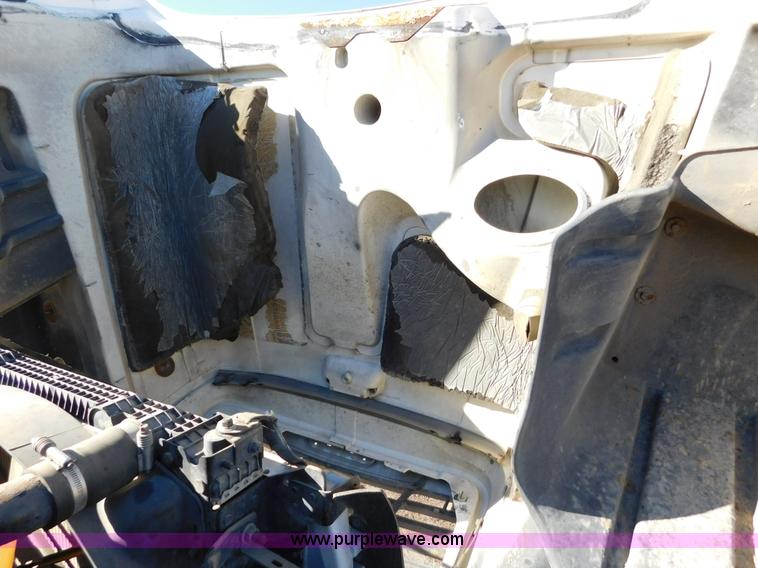 image for item J6842 2004 Freightliner Century Class ST120 semi truck