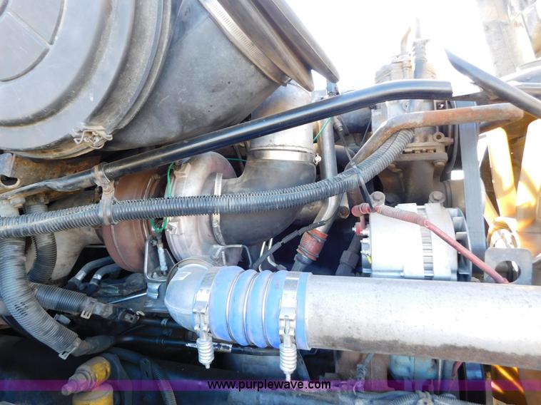 image for item J6842 2004 Freightliner Century Class ST120 semi truck