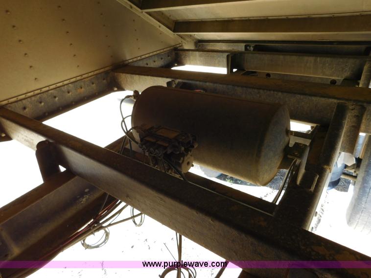 image for item J6843 2010 Wilson DWH-550 double hopper grain trailer