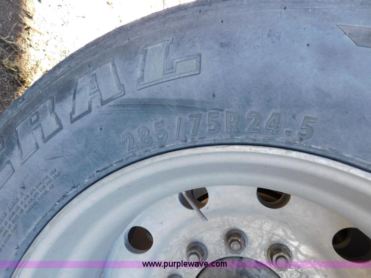 image for item J6843 2010 Wilson DWH-550 double hopper grain trailer