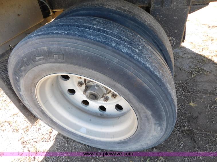 image for item J6843 2010 Wilson DWH-550 double hopper grain trailer