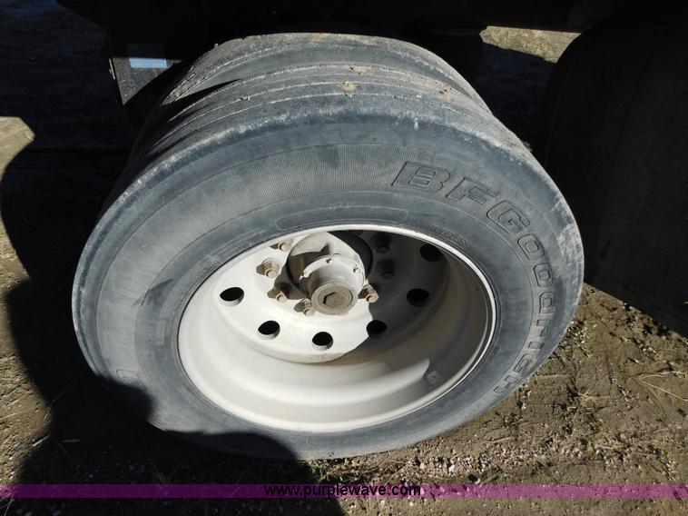 image for item J6843 2010 Wilson DWH-550 double hopper grain trailer