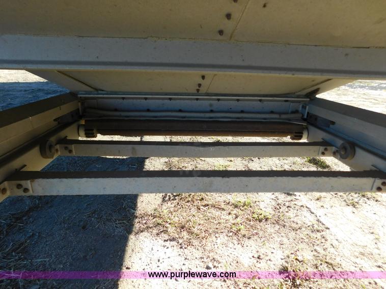 image for item J6843 2010 Wilson DWH-550 double hopper grain trailer