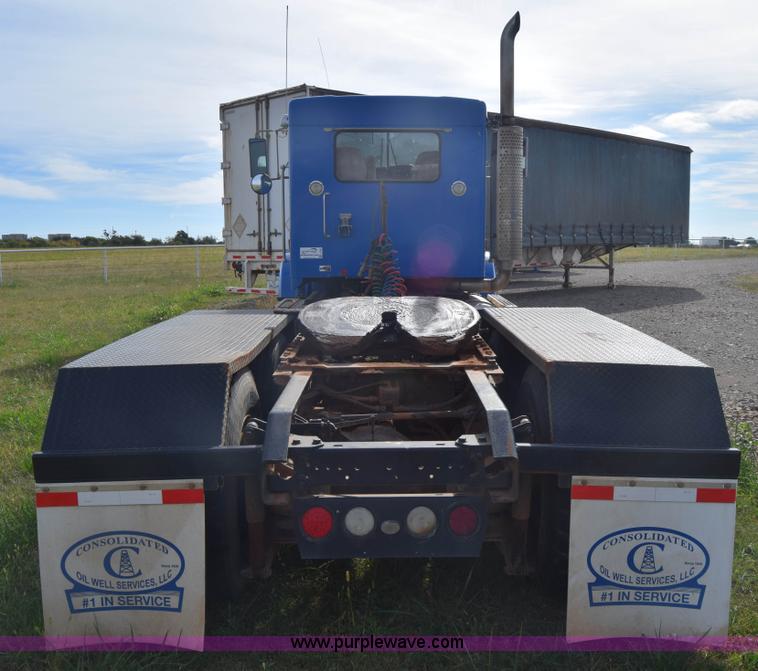 image for item J7006 2006 Kenworth T800 semi truck