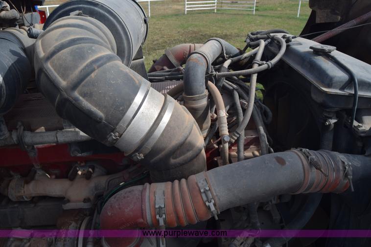 image for item J7006 2006 Kenworth T800 semi truck