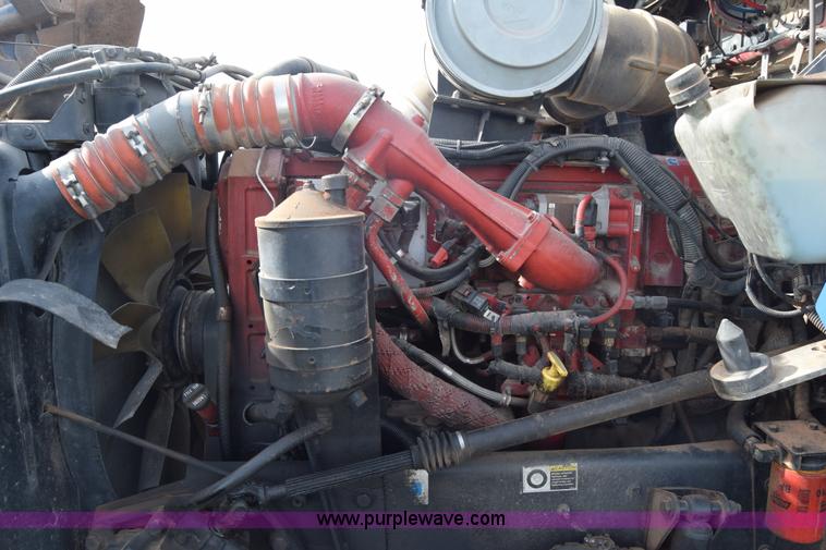 image for item J7006 2006 Kenworth T800 semi truck