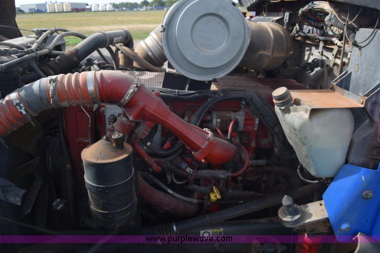 image for item J7006 2006 Kenworth T800 semi truck