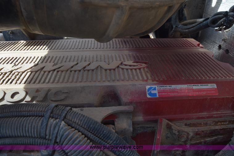 image for item J7006 2006 Kenworth T800 semi truck