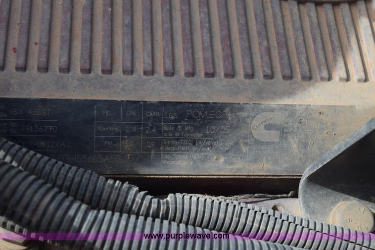 image for item J7006 2006 Kenworth T800 semi truck