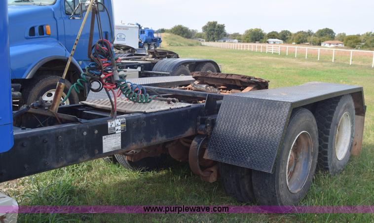 image for item J7006 2006 Kenworth T800 semi truck