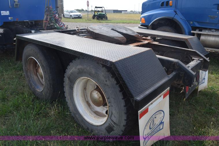 image for item J7006 2006 Kenworth T800 semi truck