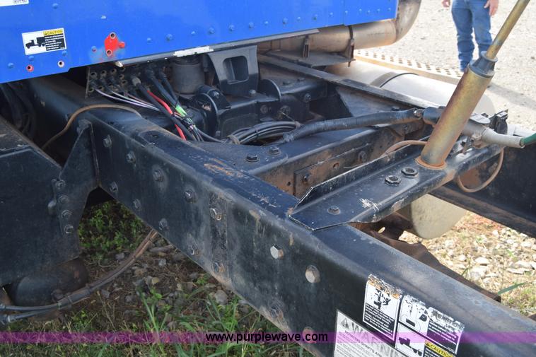 image for item J7006 2006 Kenworth T800 semi truck