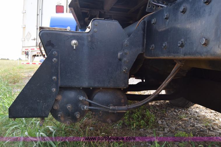 image for item J7006 2006 Kenworth T800 semi truck