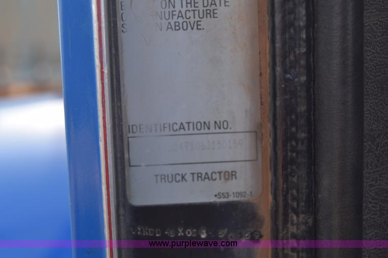 image for item J7006 2006 Kenworth T800 semi truck