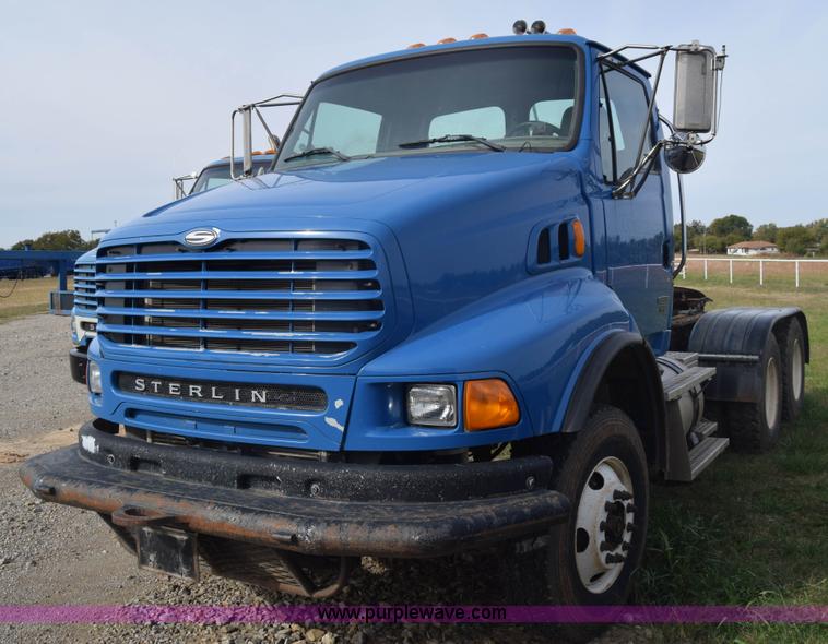 image for item J7007 2008 Sterling L9500 semi truck