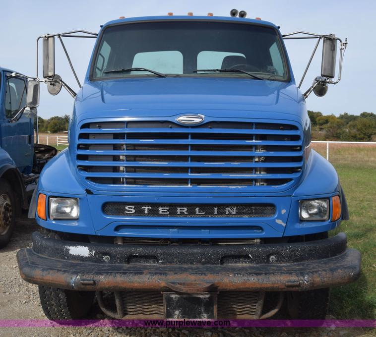 image for item J7007 2008 Sterling L9500 semi truck