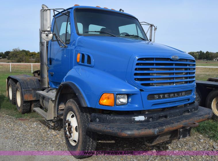 image for item J7007 2008 Sterling L9500 semi truck