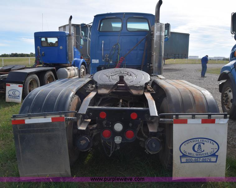 image for item J7007 2008 Sterling L9500 semi truck