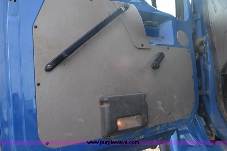 image for item J7007 2008 Sterling L9500 semi truck